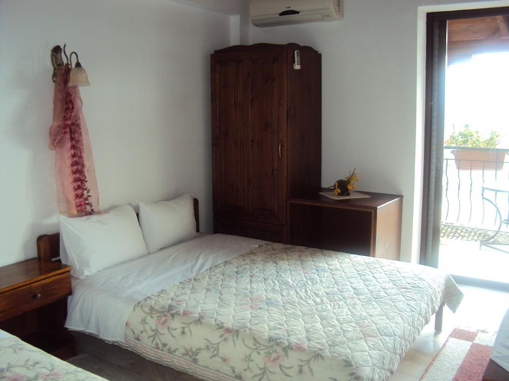 Vassilis Guesthouse Rapsáni الغرفة الصورة